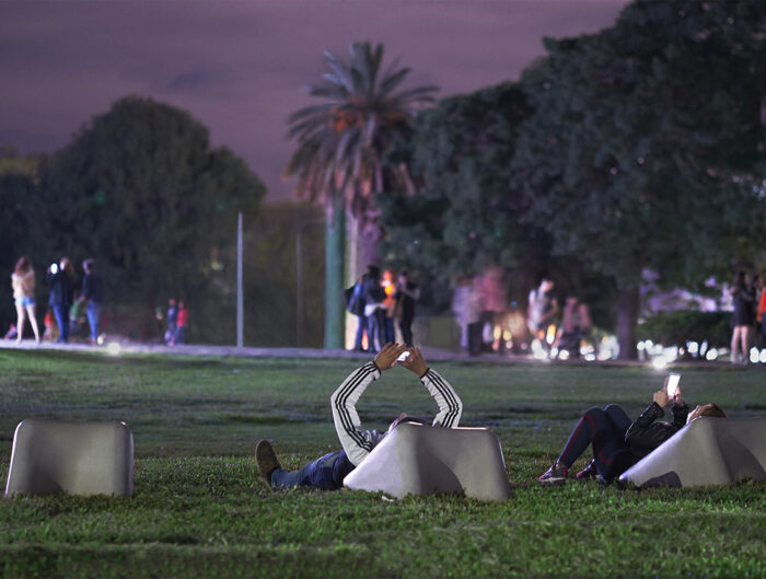 Espalditas, diseño del Estudio Cabeza para mobiliario urbano. Planetario de Buenos Aires. 2017
Photo: Hernán Zenteno