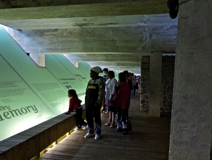 Memorial a la Abolición de la Esclavitud, Nantes, Francia. Wodiczko + Bonder. Fotos Philippe Ruault (Cortesía Wodiczko + Bonder)