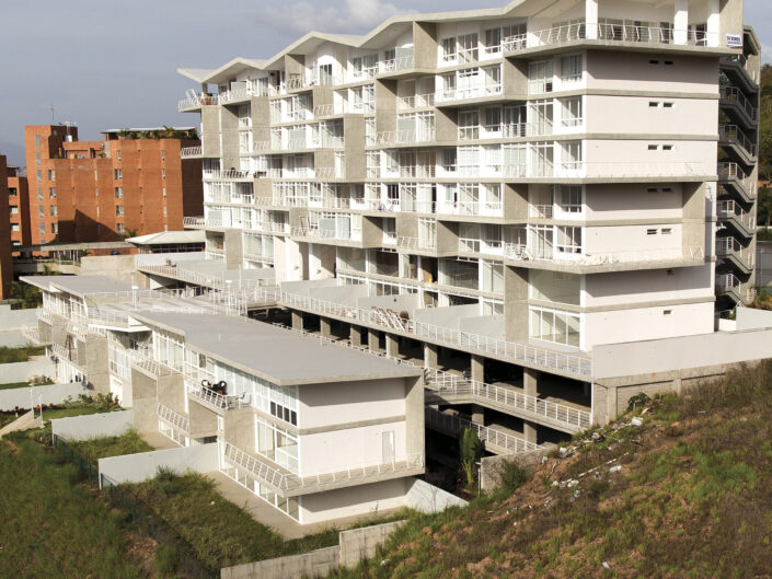 Edificio Solar del Hatillo - Proyecto: ODA Oficina de Arquitectura - Ubicación: Caracas, Venezuela